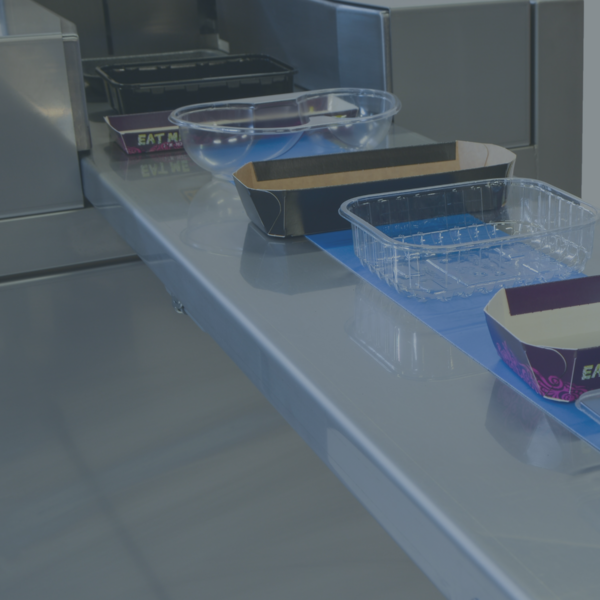 De universele schalen ontstapelaar van Freshtech is geschikt voor diverse soorten schalen, bakjes, bekers en blisters - menu item